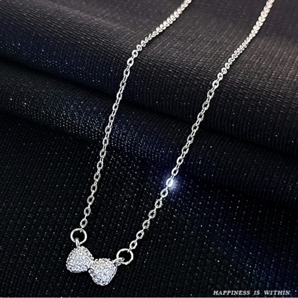 🔥 CLEARANCE 🔥 Elegant Silver Color & Rhinestone Bow Necklace - NWOT